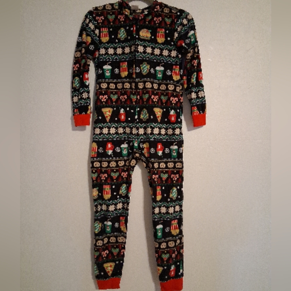 Cat & Jack Kids M(8) Onesie Pajama - Festive Black and Red